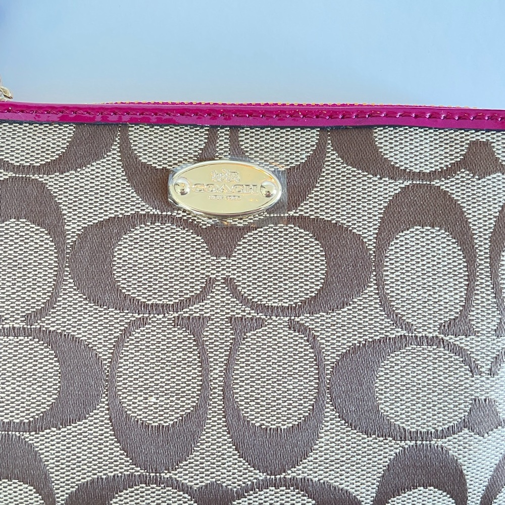 New In Box Coach Signature Logo Wristlet with Pink Strap and Liner - Picture 2 of 5
